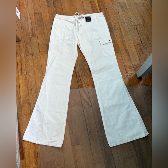 Anthropologie Pants - Anthropologie Bubblegum womens low rise  white lightweight cargo pants size 1/2